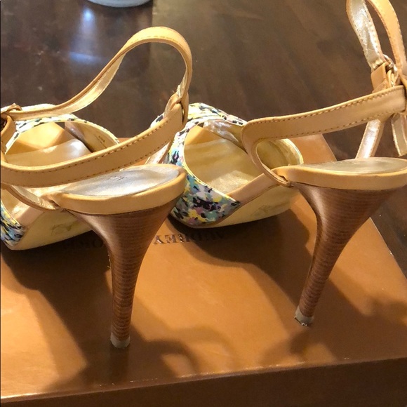 Audrey Brooke Stylish Floral Sandals - Picture 4 of 5